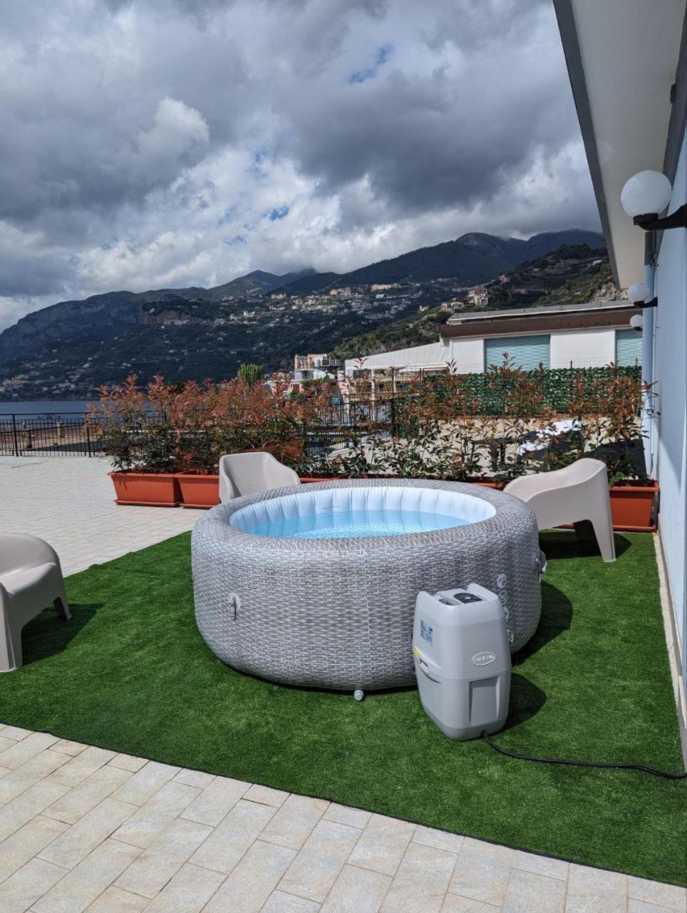 Piccolo Appartamento Con Grande Terrazzo Panoramico مايوري المظهر الخارجي الصورة