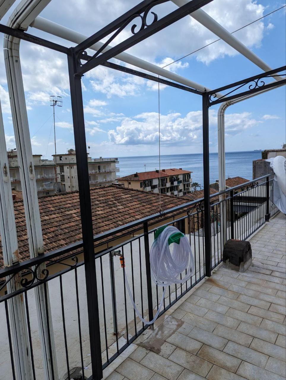 Piccolo Appartamento Con Grande Terrazzo Panoramico مايوري المظهر الخارجي الصورة